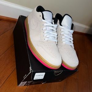 JORDAN 1 Low Hyper Gum Pink 10.5 (NEW)